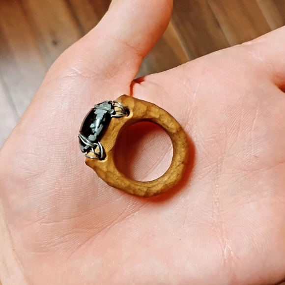 Hand carved avocado pit ring size 9.5 - Picture 1 of 5